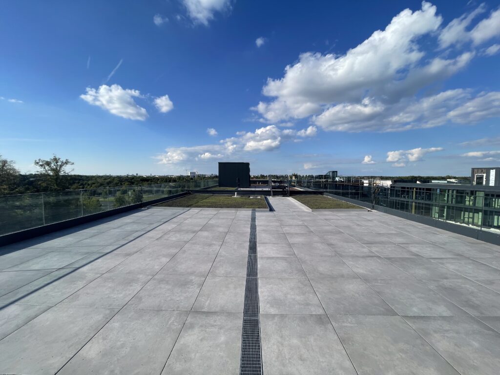 Dachterasse direkt über der Area