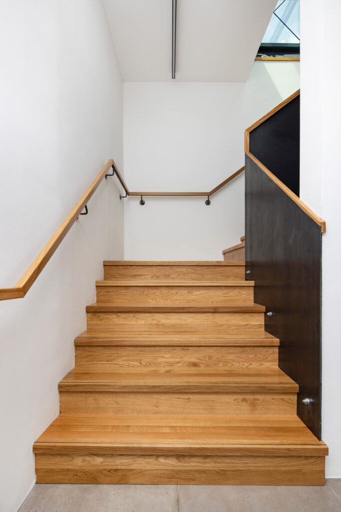 _15I8621_AL25 Treppe zur Dachterrasse