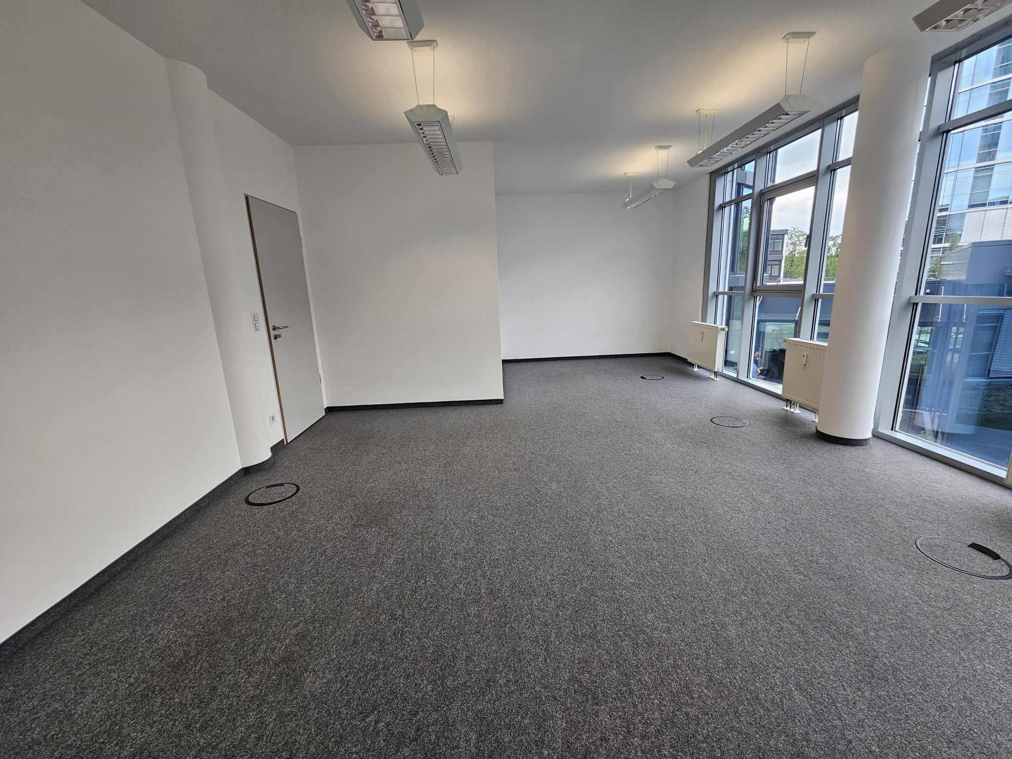Doppelbüro mit Verbindungstür im Shared Space — Bürofläche im THE VIEW Campus, Ottobrunn